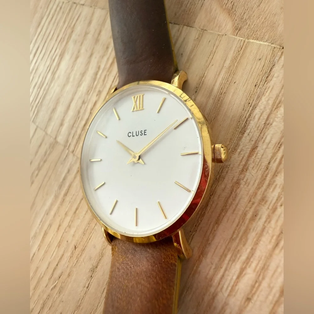 Cluse ladies gold tone brown leather watch NEW BATTERY